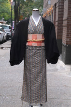 Load image into Gallery viewer, Woman Kimono coat / shawl