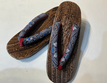 Load image into Gallery viewer, Lady's Round Geta Sandals - oblong, narrow