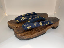 Load image into Gallery viewer, Lady's Round Geta Sandals - oblong, narrow