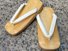 Load image into Gallery viewer, Square Zori Sandals - Memory Foam - Unisex