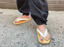 Load image into Gallery viewer, Square Zori Sandals - Memory Foam - Unisex