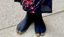 Load image into Gallery viewer, Tabi Sneakers Style B