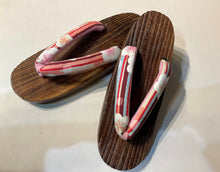 Load image into Gallery viewer, Lady's Round Geta Sandals - oblong, narrow