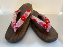 Load image into Gallery viewer, Lady's Round Geta Sandals - oblong, narrow