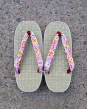 Load image into Gallery viewer, Tatami Sandals - florals
