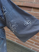 Load image into Gallery viewer, Kimono Robe - navy/white kanji characters on weave pattern
