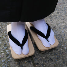 Load image into Gallery viewer, Two Teeth Geta - Black Velvet Strap unisex
