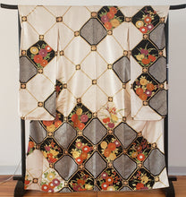 Load image into Gallery viewer, Furisode Kimono - White diamond shibori

