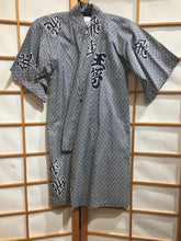 Load image into Gallery viewer, Boy&#39;s Kimono Robe - blue and white characters
