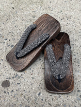 Load image into Gallery viewer, Geta Sandals - square
