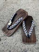 Load image into Gallery viewer, Geta Sandals - square
