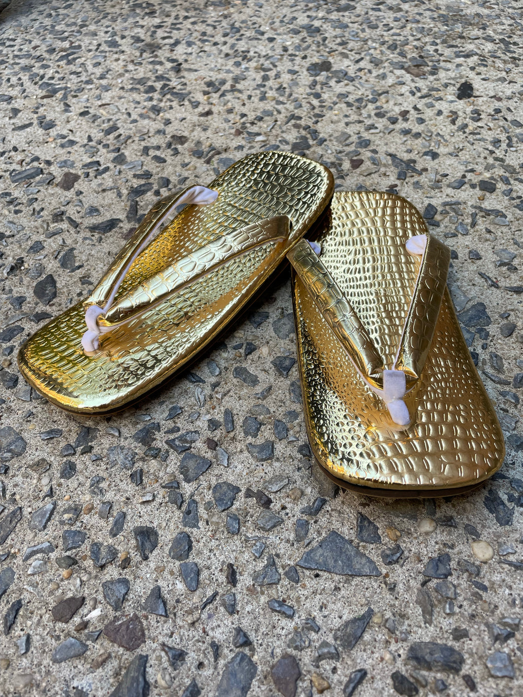 Zori sandals- gold