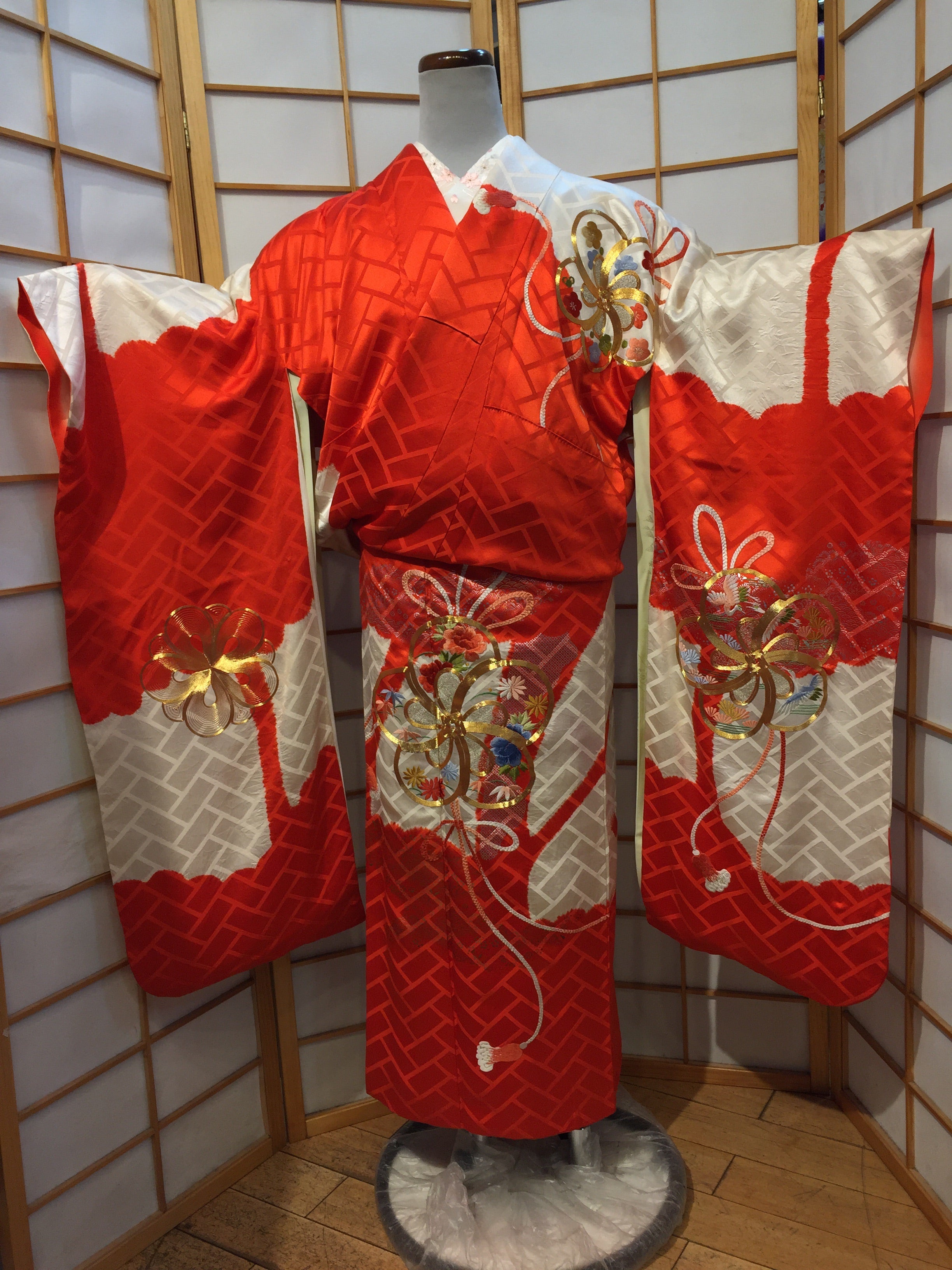red and white kimono dress Petite Kimono Sleeve Crepe Gown