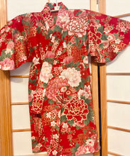 Load image into Gallery viewer, Kimono Robe - red floral
