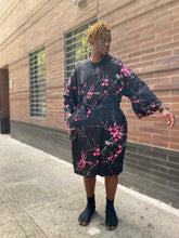 Load image into Gallery viewer, Men’s Kimono Robe - Rose pink Plum Blossoms on Black
