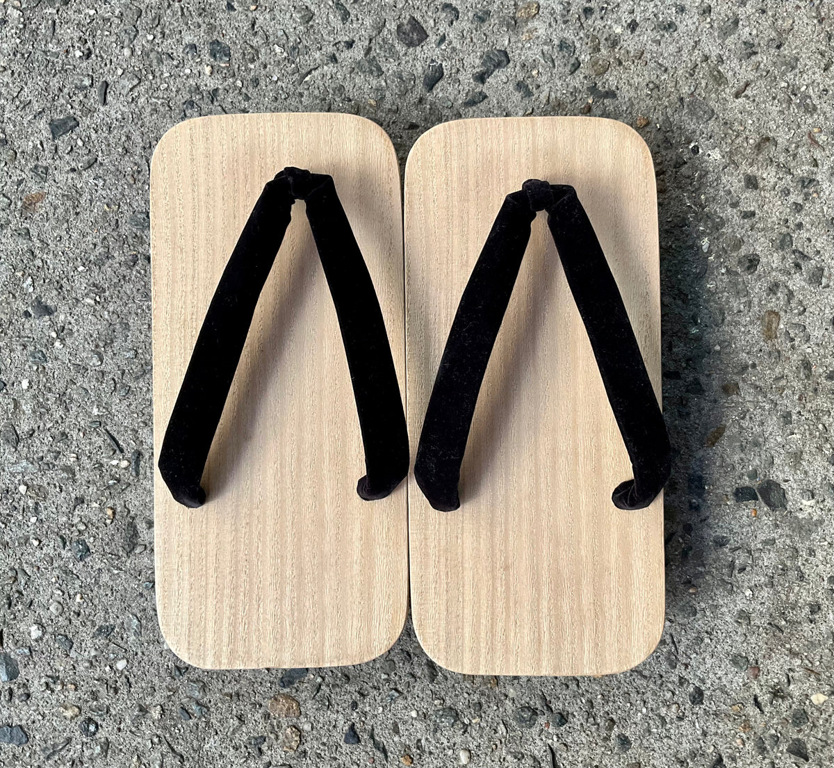 Two Teeth Geta - Black Velvet Strap unisex – Kimono House NYC