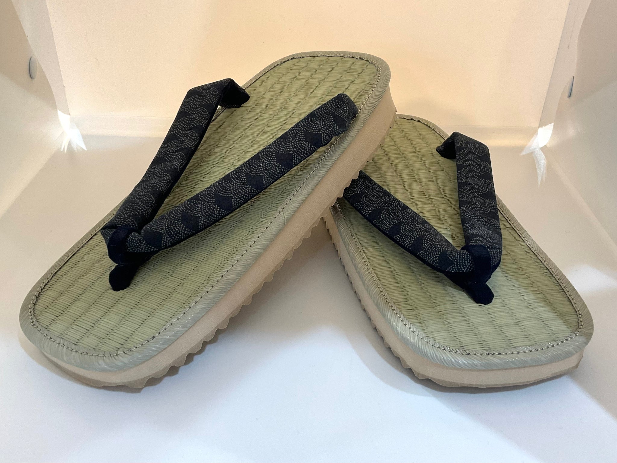 CoolChange Traditionele Japanse sandalen, rijststro Zori, Japanse slippers, klassieke Zouri, beige-zwart, 36 EU CoolChange Traditionele Japanse sandalen, rijststro Zori, Japanse slippers, klassieke Zouri, beige-zwart, 36 EU