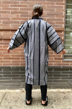 Load image into Gallery viewer, Kimono Robe - 3D geometric patterns navy/white
