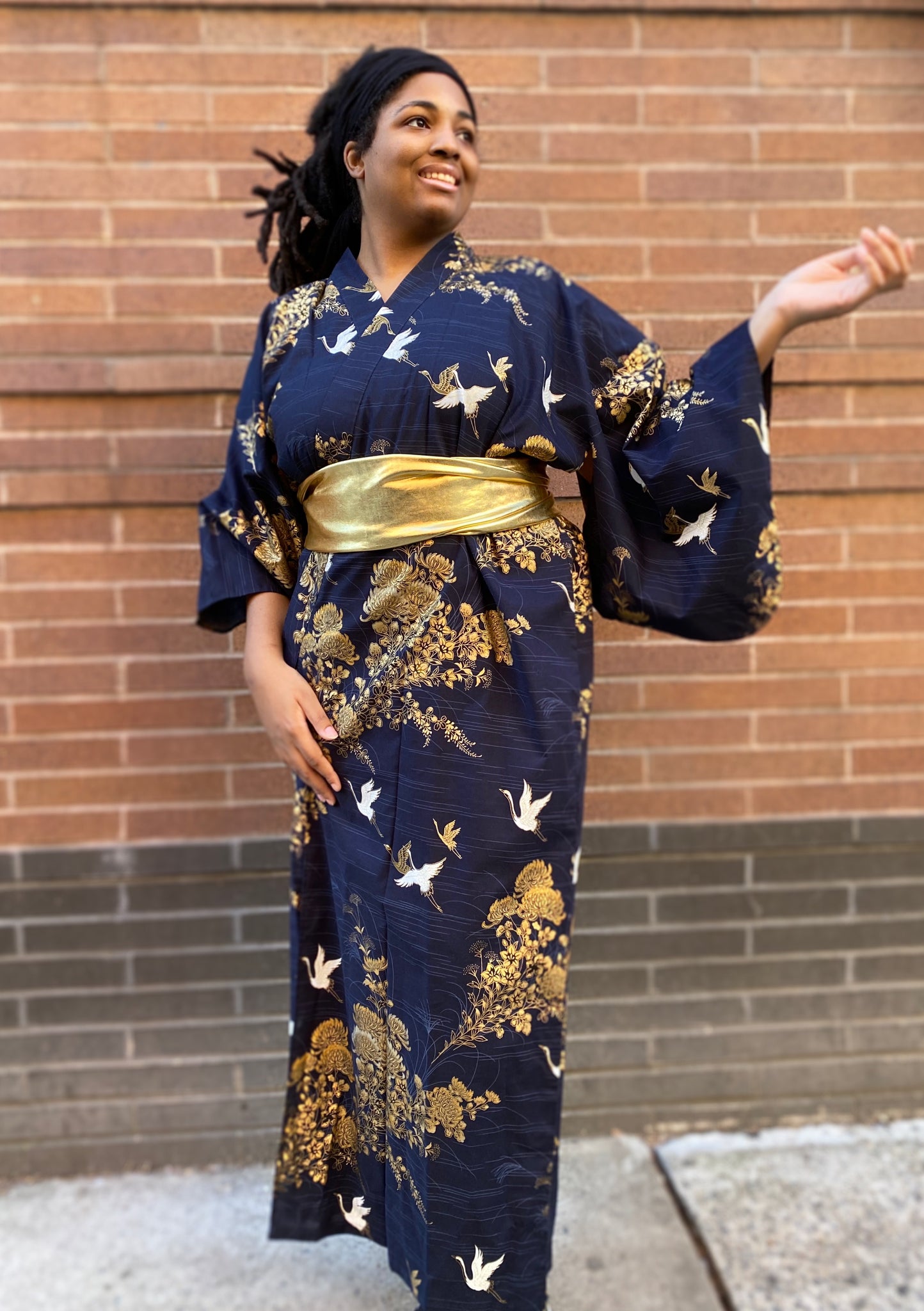 Kimono Sleeve Robe - cranes with gold flowers on navy – Kimono