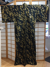 Load image into Gallery viewer, Women’s Dancing Kimono - black/gold water
