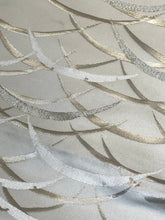 Load image into Gallery viewer, Fukuro Obi - fields of white/silver
